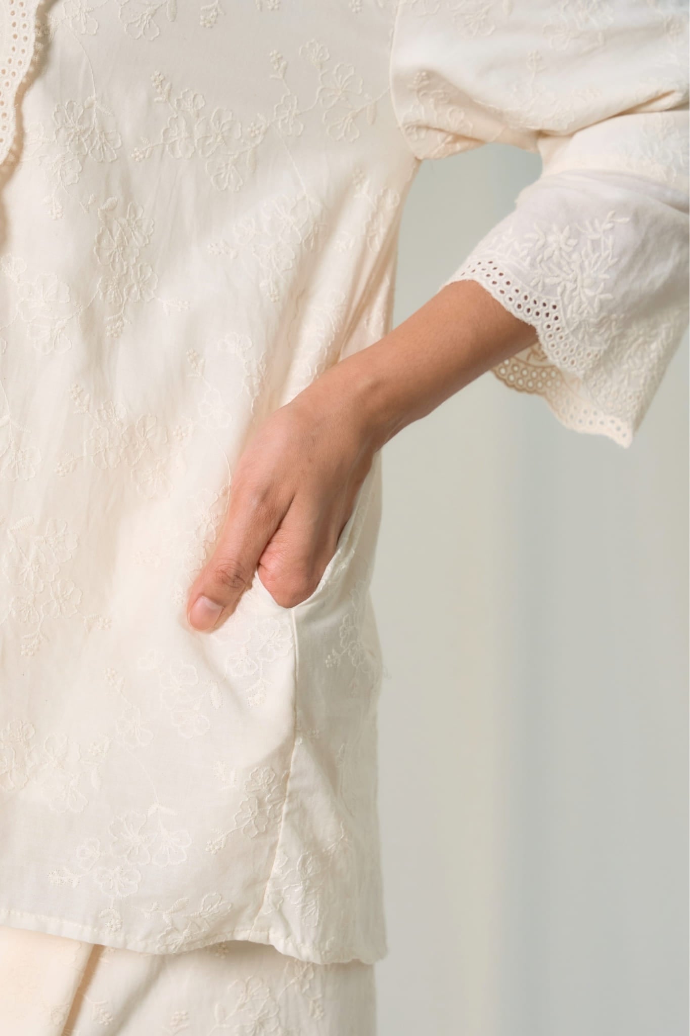 Kebarung Mentiung Seirama in Off White