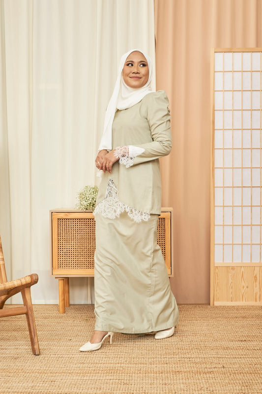 Baju Kurung Qaleeda (Sage et blanc)