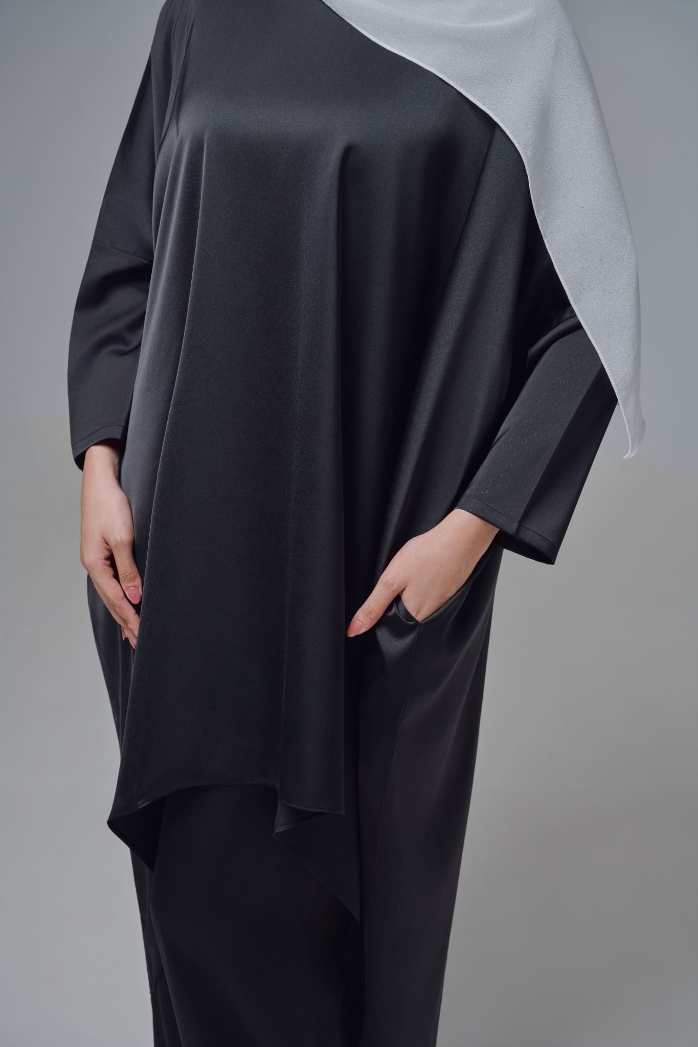 Medina Set in Solid Black